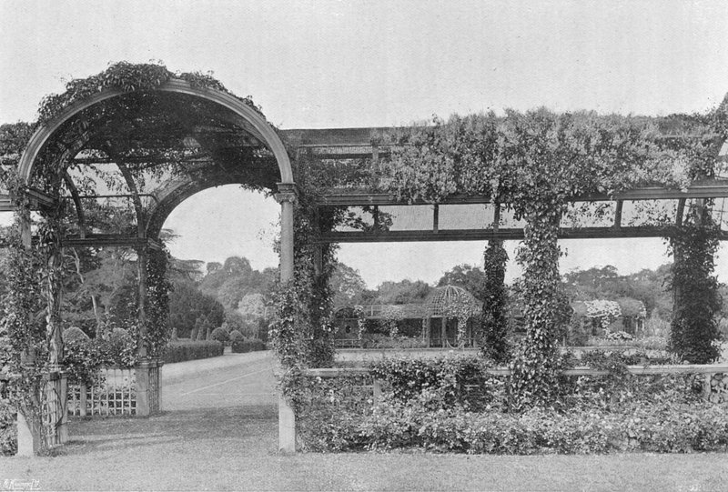 दो Pergolas द्वारा चार्ल्स लैथम