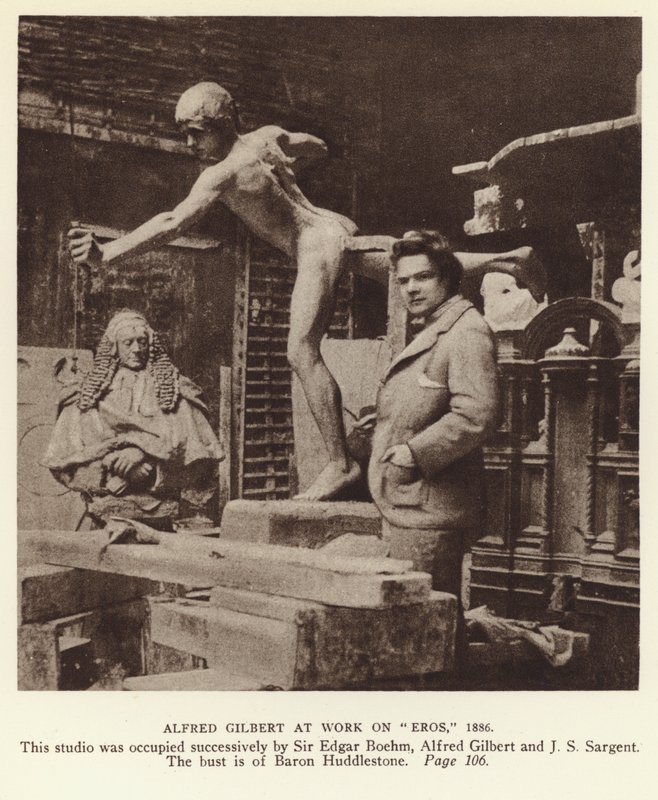 अल्फ्रेड गिल्बर्ट, अंग्रेजी मूर्तिकार इरोसो पर काम कर रहे हैं द्वारा अंग्रेजी फोटोग्राफर