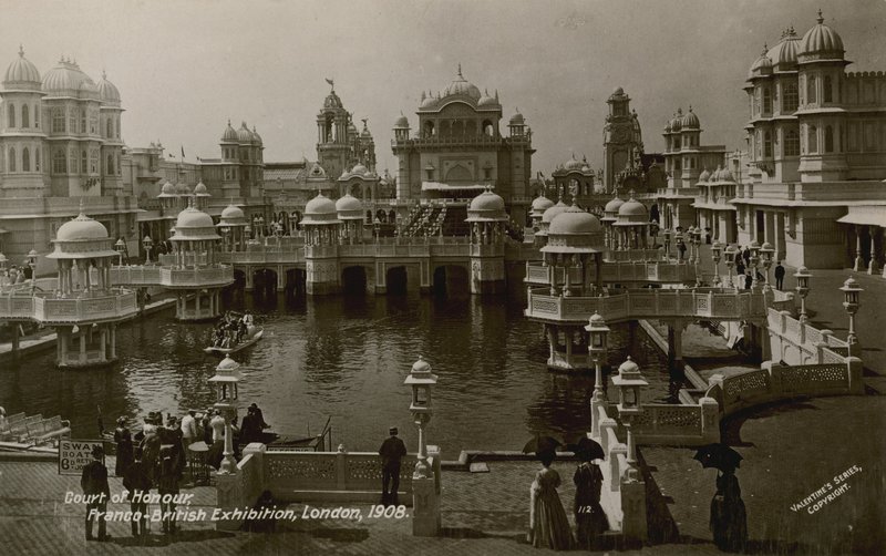 कोर्ट ऑफ ऑनर, फ्रेंको-ब्रिटिश प्रदर्शनी, लंदन, 1908 द्वारा अंग्रेजी फोटोग्राफर