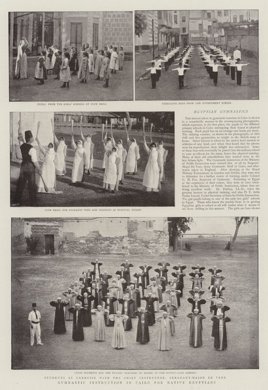 देशी मिस्रियों के लिए काहिरा में जिम्नास्टिक निर्देश द्वारा अंग्रेजी फोटोग्राफर