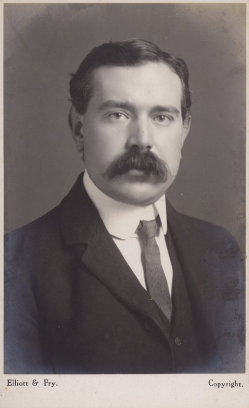 जॉन एम्ब्रोस फ्लेमिंग (1849-1945), अंग्रेजी इलेक्ट्रिकल इंजीनियर और भौतिक विज्ञानी द्वारा अंग्रेजी फोटोग्राफर