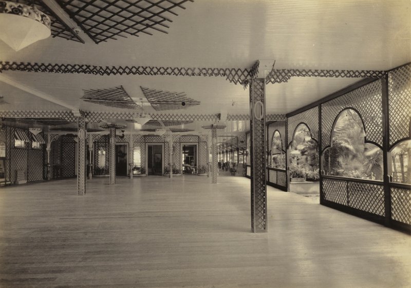 मरीन होटल, बॉलरूम, 1920 द्वारा अंग्रेजी फोटोग्राफर