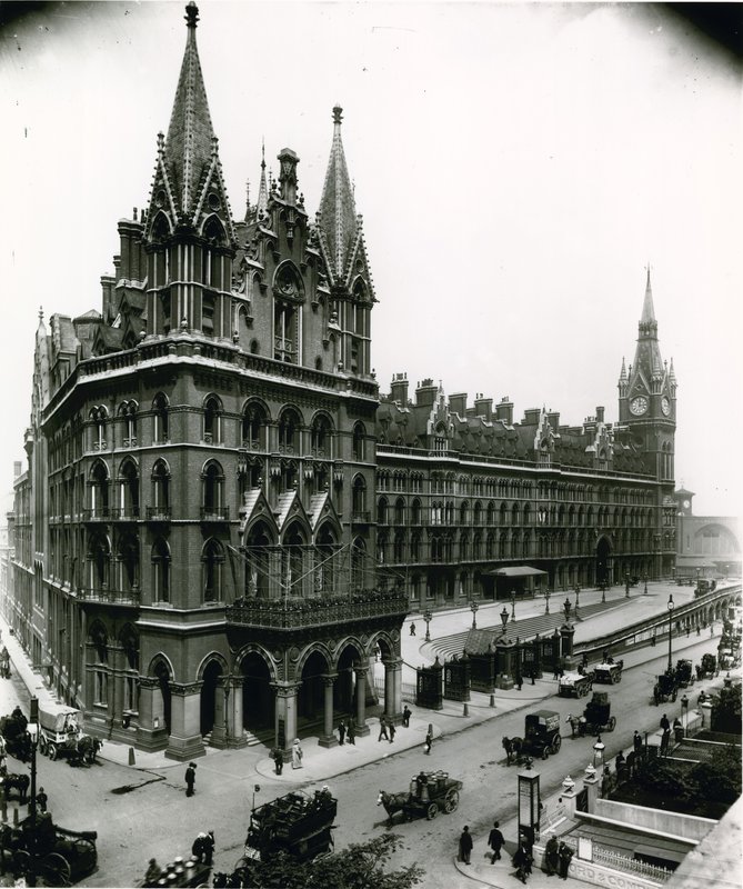 सेंट पैनक्रास रेलवे स्टेशन; अप्रैल 1899 से तस्वीर द्वारा अंग्रेजी फोटोग्राफर