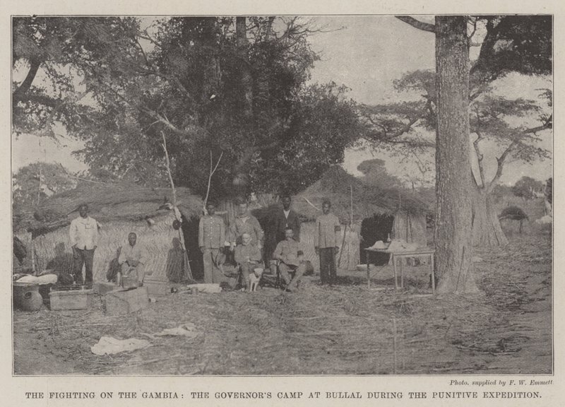 जाम्बिया पर लड़ाई, दंडात्मक अभियान के दौरान बुल्ल में गवर्नर्स कैंप द्वारा अंग्रेजी फोटोग्राफर