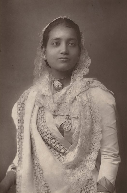 The Maharani of Kuch Behar  द्वारा अंग्रेजी फोटोग्राफर