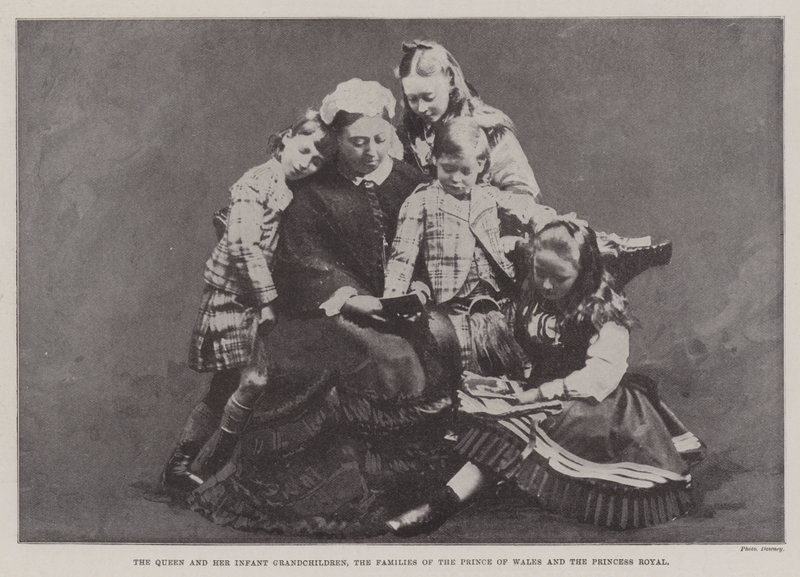 रानी और उसके शिशु पोते, राजकुमारियों के परिवार और वेल्स रॉयल द्वारा अंग्रेजी फोटोग्राफर