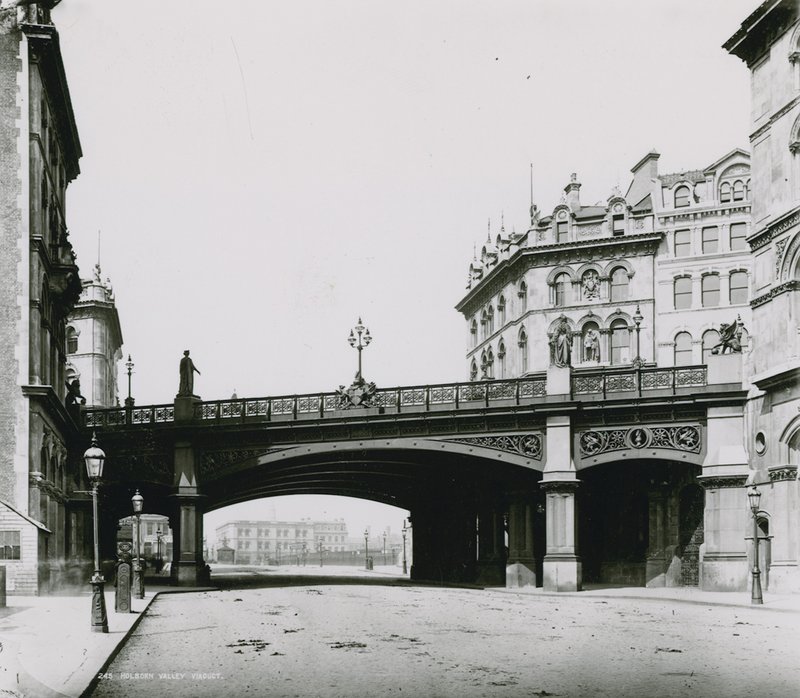 Holborn Viaduct; फोटो द्वारा अंग्रेजी स्कूल