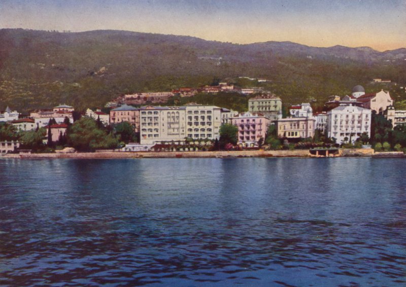 Opatija, अब क्रोएशिया में Opatija: पेंशन Breiner, Hotel Residenz, Hotel Savoy और Villa Jeanette (फोटो) के दृश्य के साथ समुद्र से पैनोरमा द्वारा यूरोपीय फोटोग्राफर