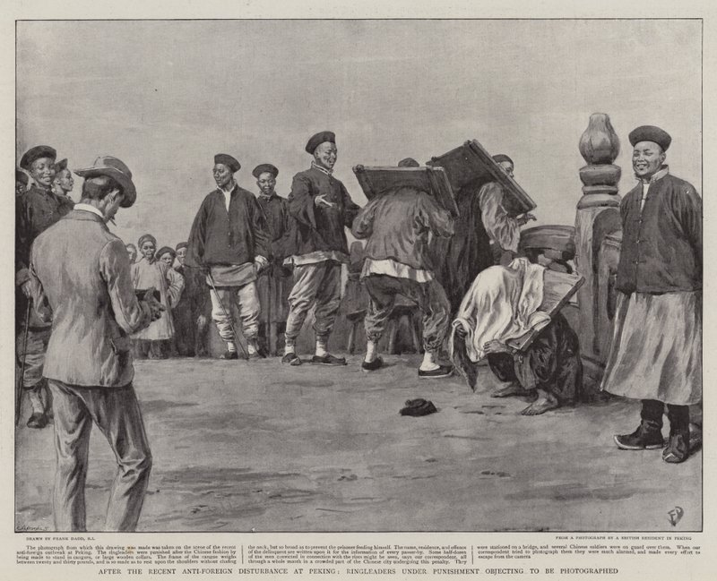 पेकिंग में हाल के विदेशी-विरोधी गड़बड़ी के बाद, सजा के तहत रिंगलेडर्स ने फोटो खिंचवाने पर आपत्ति जताई द्वारा फ्रैंक डैड