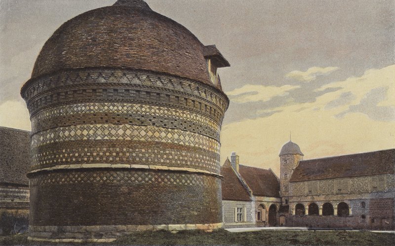 Varengeville, Manoir de larmateur Ango, आंतरिक आंगन और dovecote द्वारा फ्रेंच फोटोग्राफर
