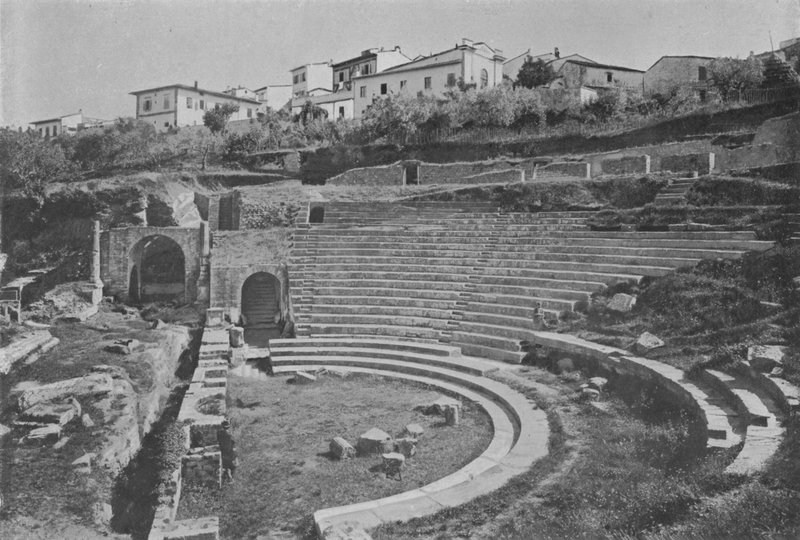 फ्लोरेंस, Fiesole, रोमन रंगमंच के अवशेष (बी / डब्ल्यू फोटो) द्वारा इतालवी फोटोग्राफर