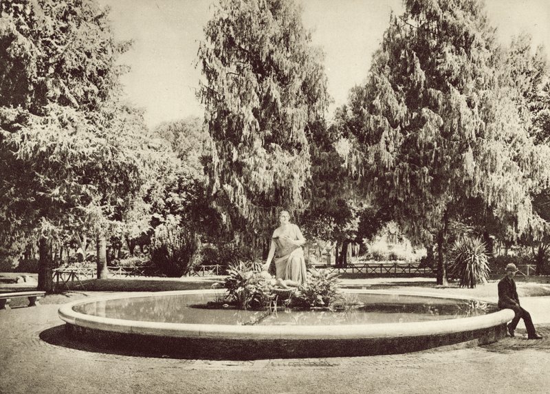 द पिनकियन हिल, द फाउंटेन ऑफ मूसा द्वारा इतालवी फोटोग्राफर