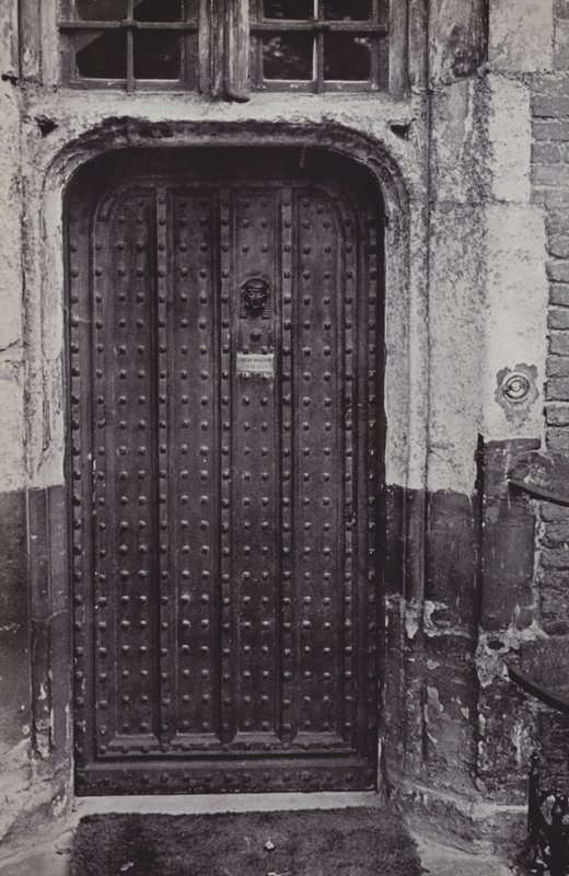 हेड मास्टर्स डोर, ईटन (बी/डब्ल्यू फोटो) द्वारा लेज़लो मोहोली नेगी