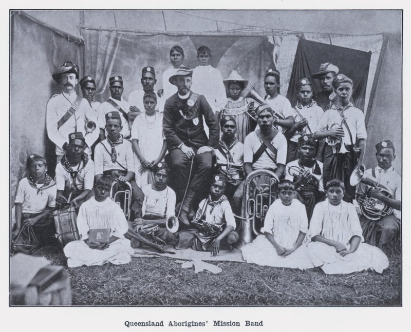 क्वींसलैंड आदिवासियों का मिशन बैंड (b/w फोटो) द्वारा फोटोग्राफर ऑस्ट्रेलियाई