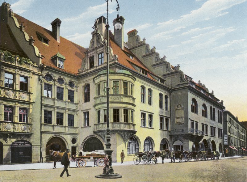 Munchen/म्यूनिख: Konigl Hofbrauhaus (फोटो) द्वारा फ़ोटोग्राफ़र जर्मन