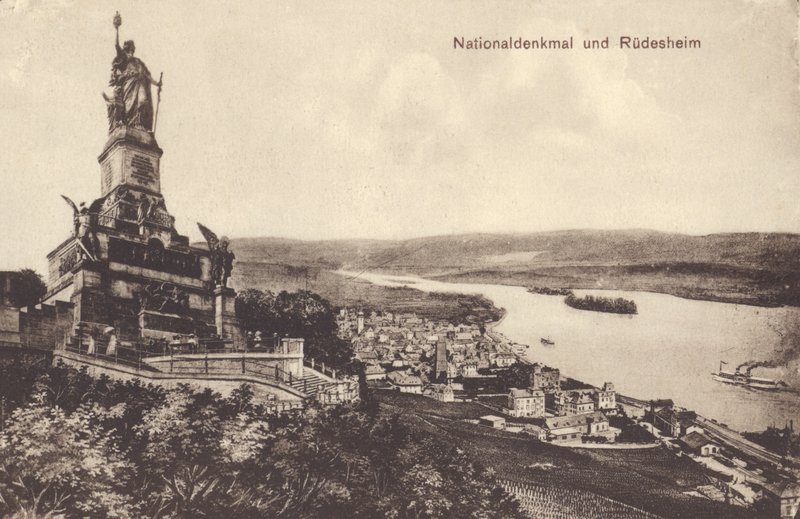 Nationaldenkmal, जर्मनी के एकीकरण की याद में स्मारक, Rudesheim am Rhein, Hesse (b/w photo) द्वारा फ़ोटोग्राफ़र जर्मन