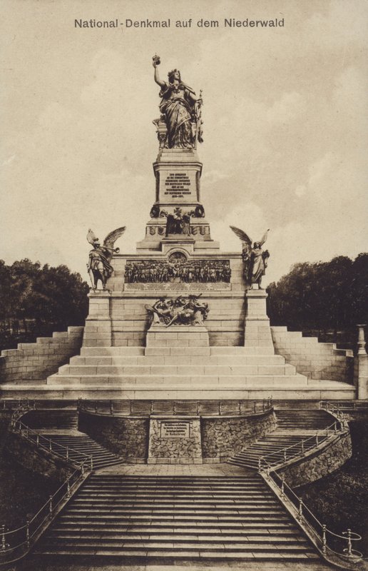 Nationaldenkmal, जर्मनी के एकीकरण की याद में स्मारक, Rudesheim am Rhein, Hesse (b/w photo) द्वारा फ़ोटोग्राफ़र जर्मन