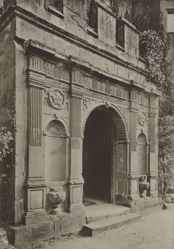 गेट हाउस, केनिलवर्थ में द्वार, पोर्च (बी / डब्ल्यू फोटो) द्वारा विलियम गल्सवर्थी डेवी